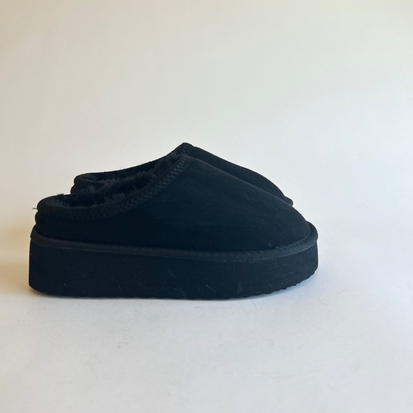 New Shoe Dazzle Black Suede Faux Fur Lining Slippers size 7 - Picture 2 of 11